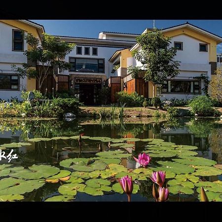 Ferienwohnung 山花映水紅莊園民宿 Yuemei Exterior foto