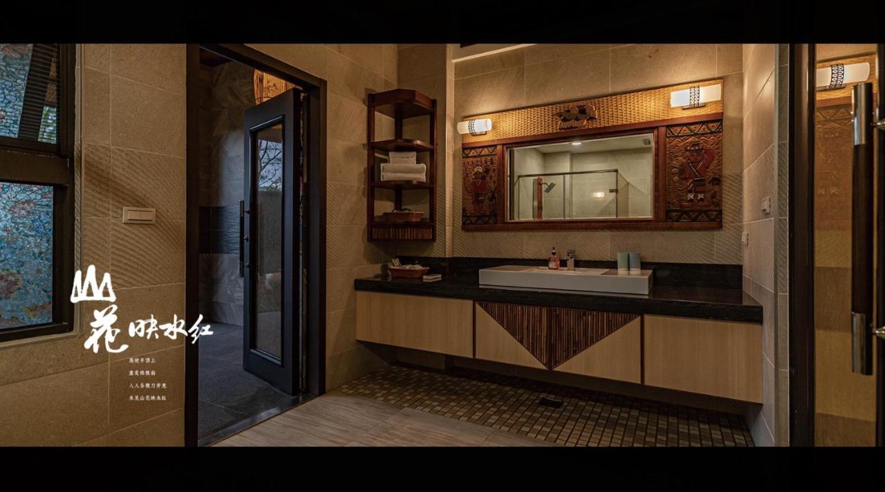 Ferienwohnung 山花映水紅莊園民宿 Yuemei Exterior foto