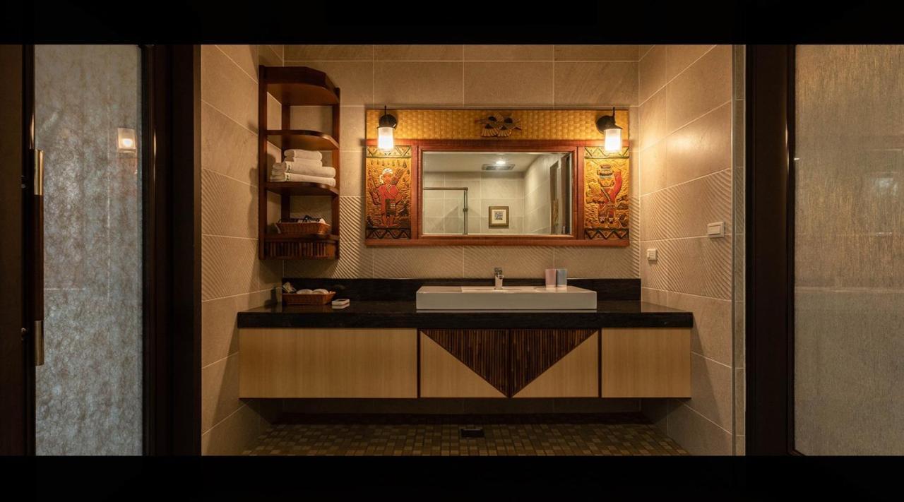 Ferienwohnung 山花映水紅莊園民宿 Yuemei Exterior foto
